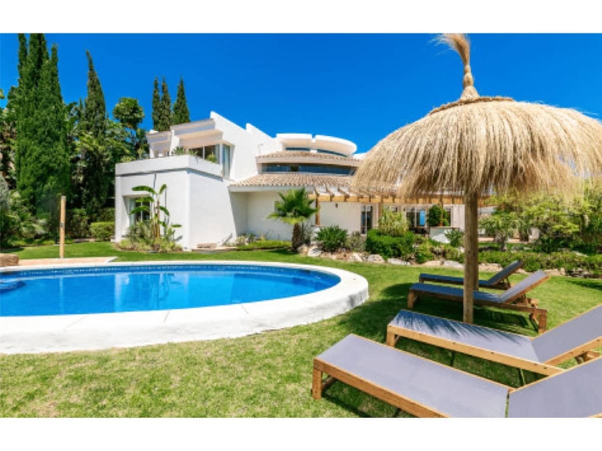 4 bedroom Villa for sale in Benahavis with pool - € 2,450,000 (Ref: 8792265)