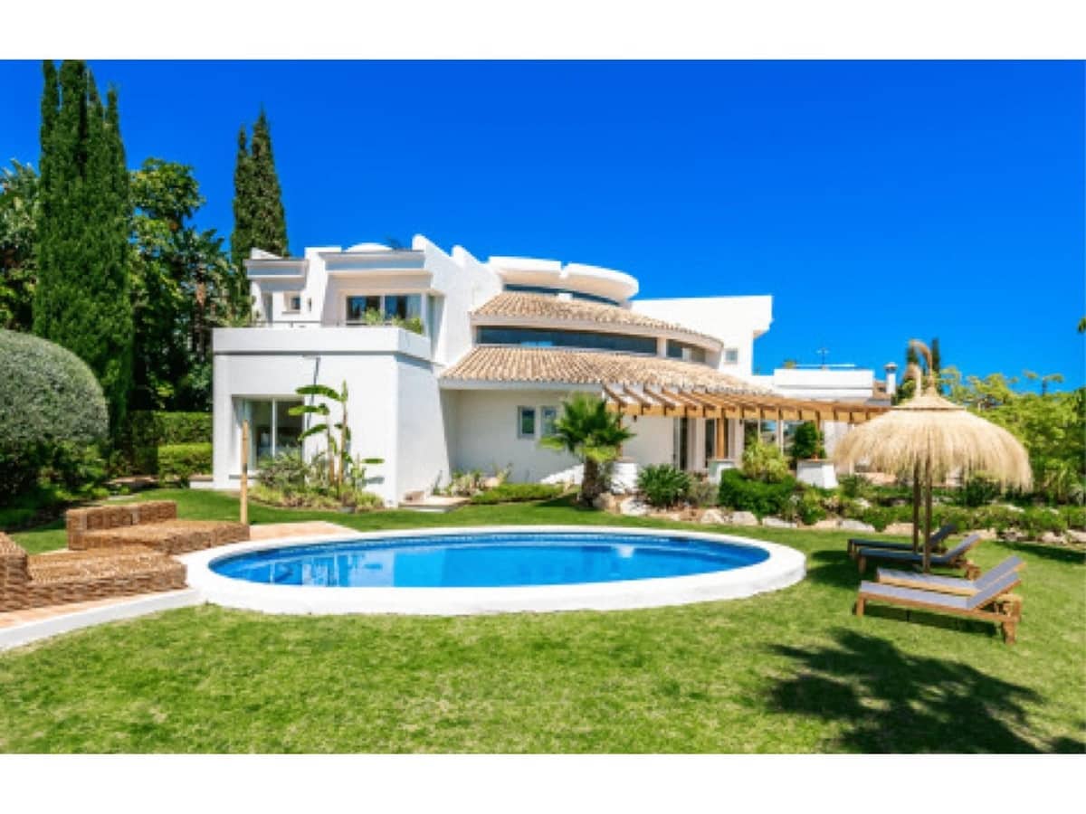 4 bedroom Villa for sale in Benahavis with pool - € 2,450,000 (Ref: 8792265)