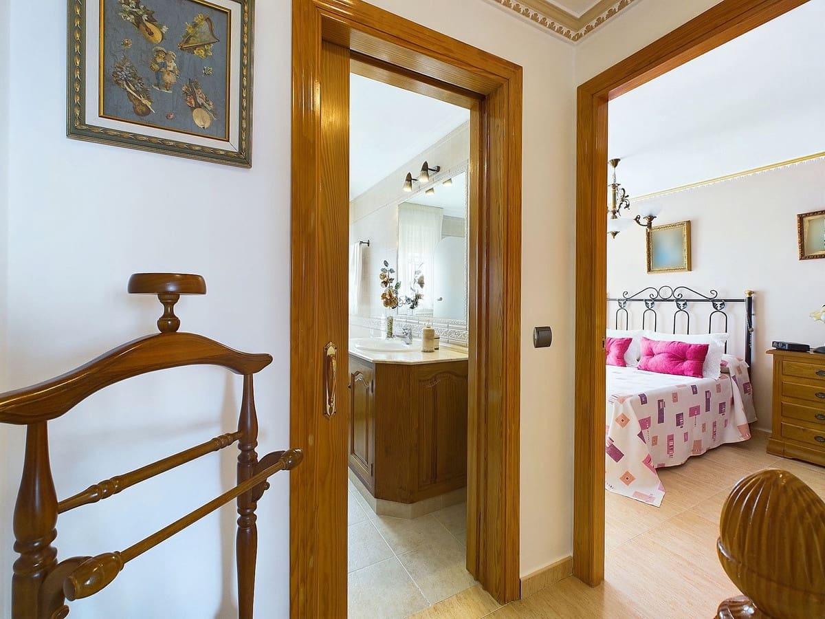 2 bedroom Townhouse for sale in Estepona - € 445,000 (Ref: 8881422)