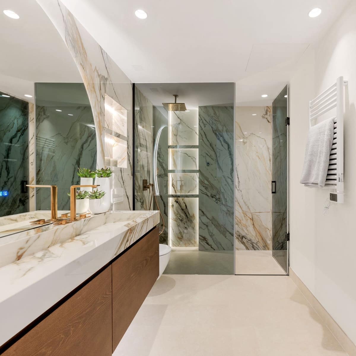 3 sypialnia Apartament na sprzedaż w Marbella del Este z basenem - 2 250 000 € (Ref: 8910923)