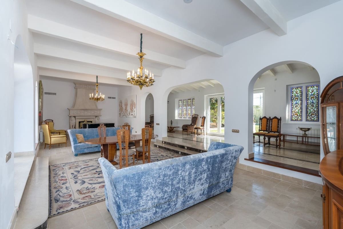 5 bedroom Villa for sale in Benahavis with pool - € 1,900,000 (Ref: 8912720)