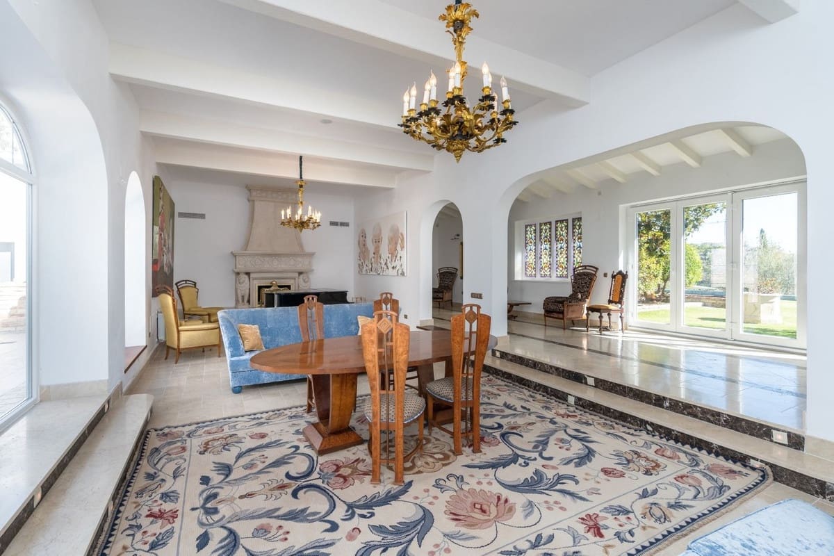 5 bedroom Villa for sale in Benahavis with pool - € 1,900,000 (Ref: 8912720)