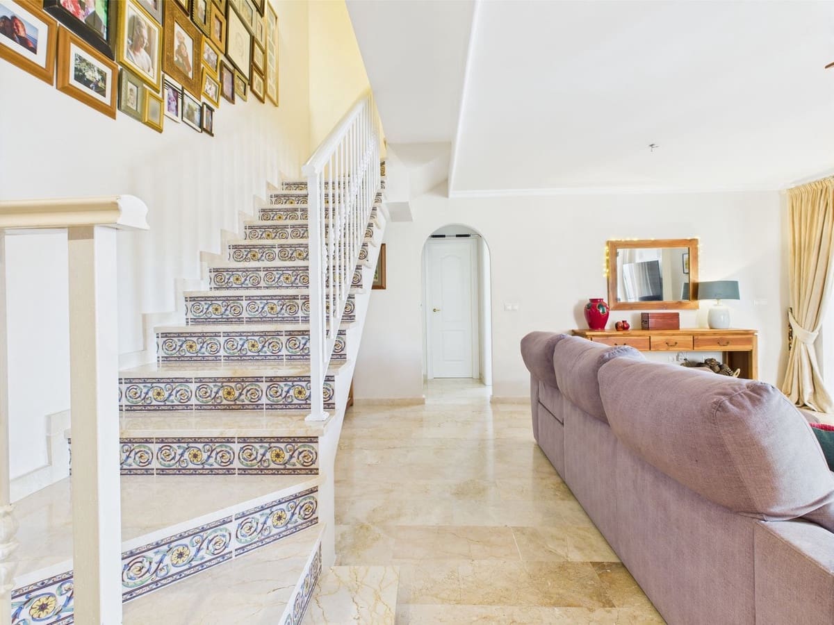 3 soveværelse Villa til salg i Manilva med swimmingpool - € 549.000 (Ref: 8972151)