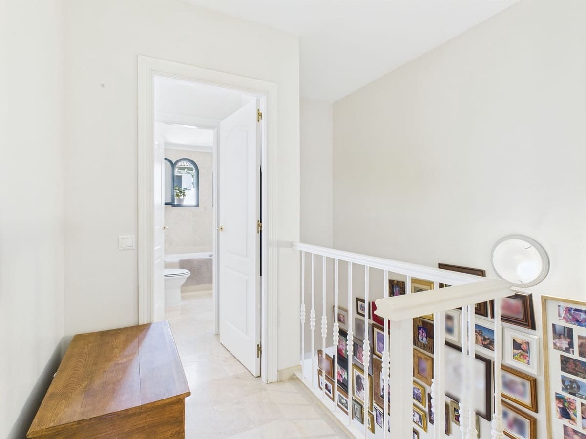 3 soveværelse Villa til salg i Manilva med swimmingpool - € 549.000 (Ref: 8972151)