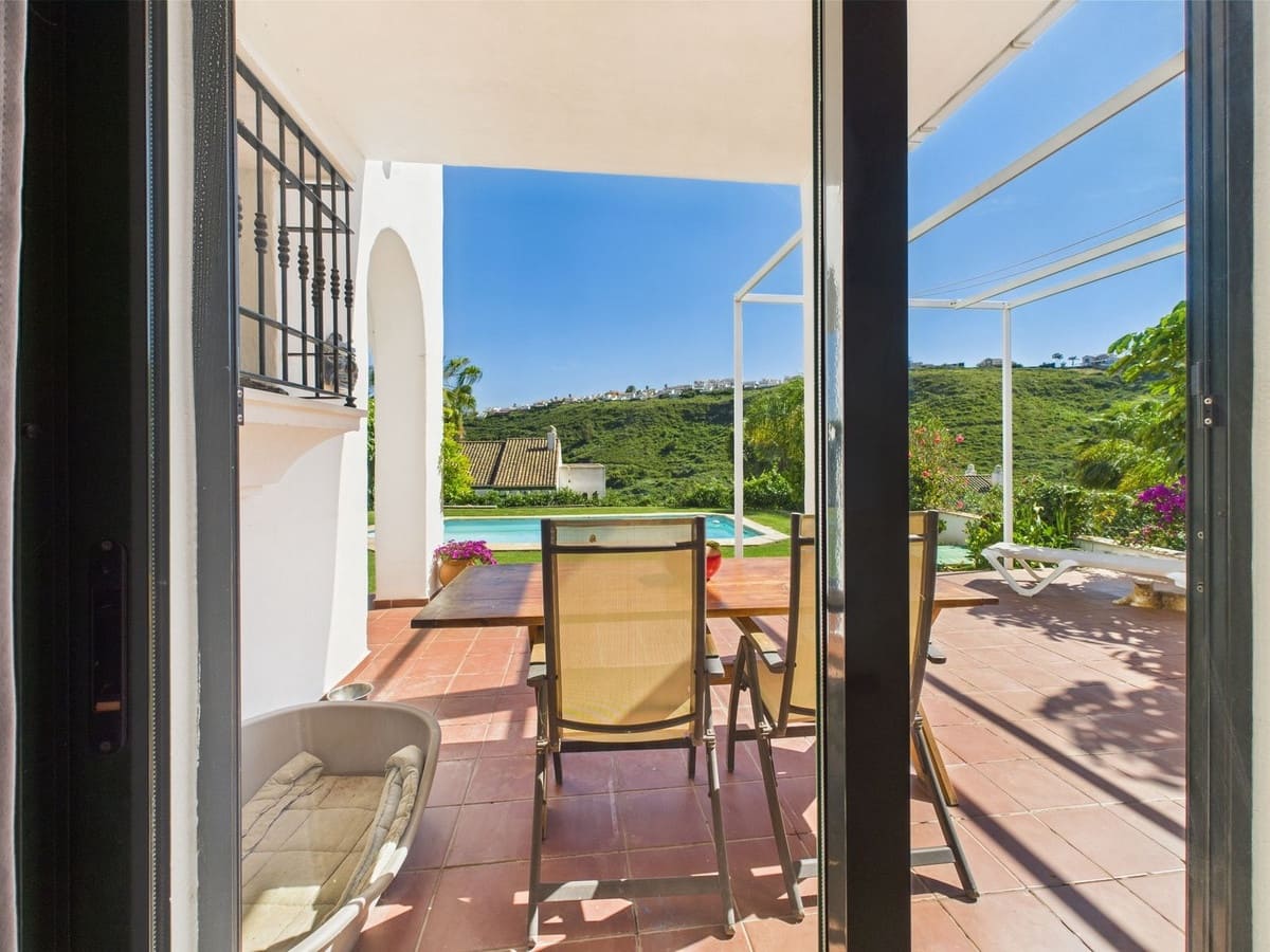 3 soveværelse Villa til salg i Manilva med swimmingpool - € 549.000 (Ref: 8972151)