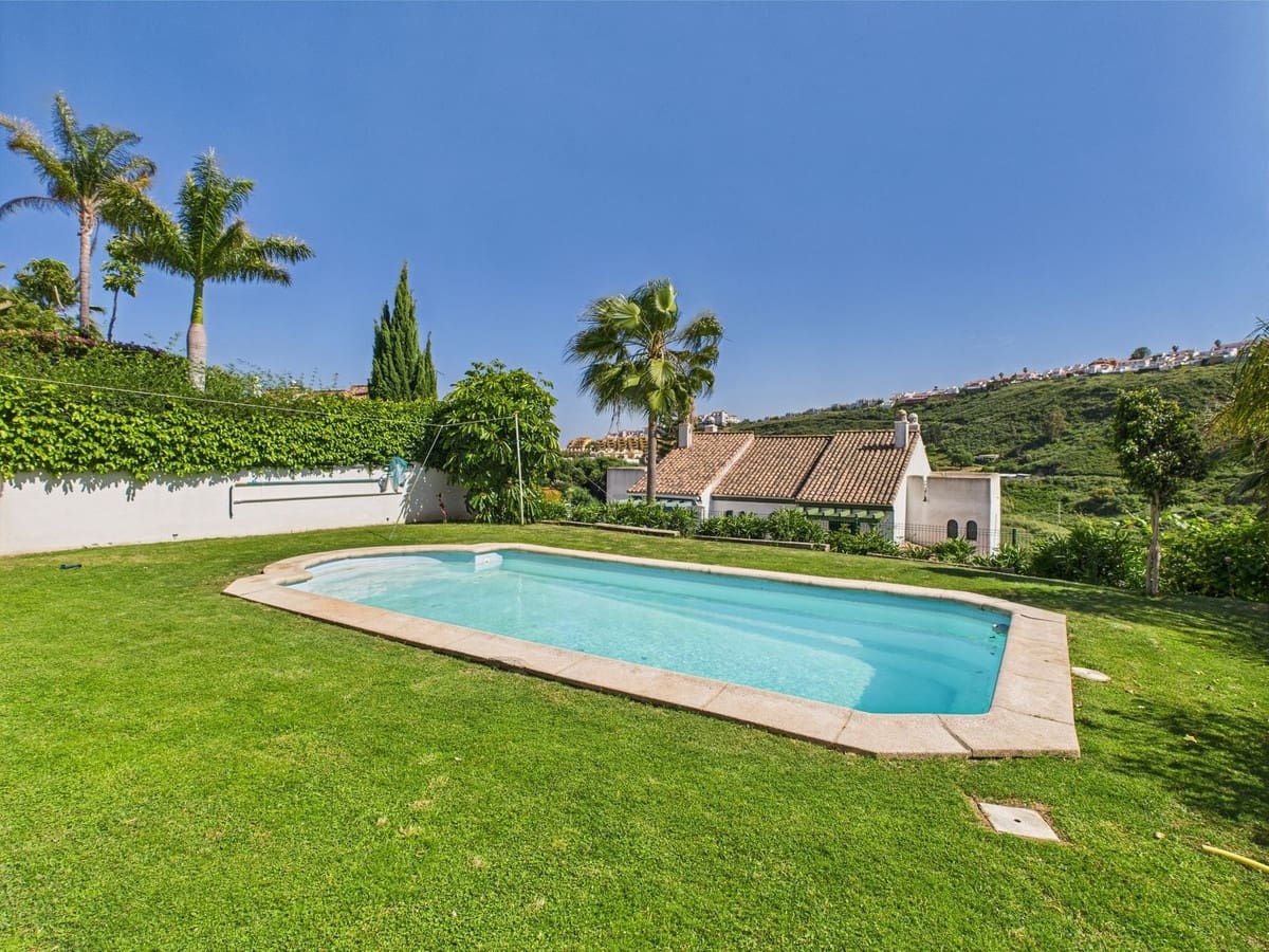 3 soveværelse Villa til salg i Manilva med swimmingpool - € 549.000 (Ref: 8972151)