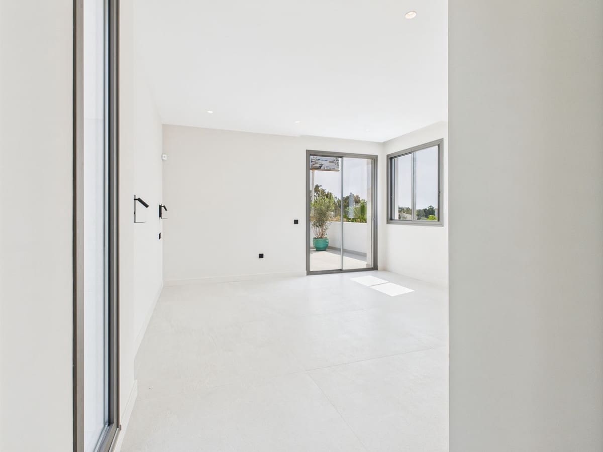 4 slaapkamer Villa te koop in Estepona met zwembad - € 1.795.000 (Ref: 9036439)