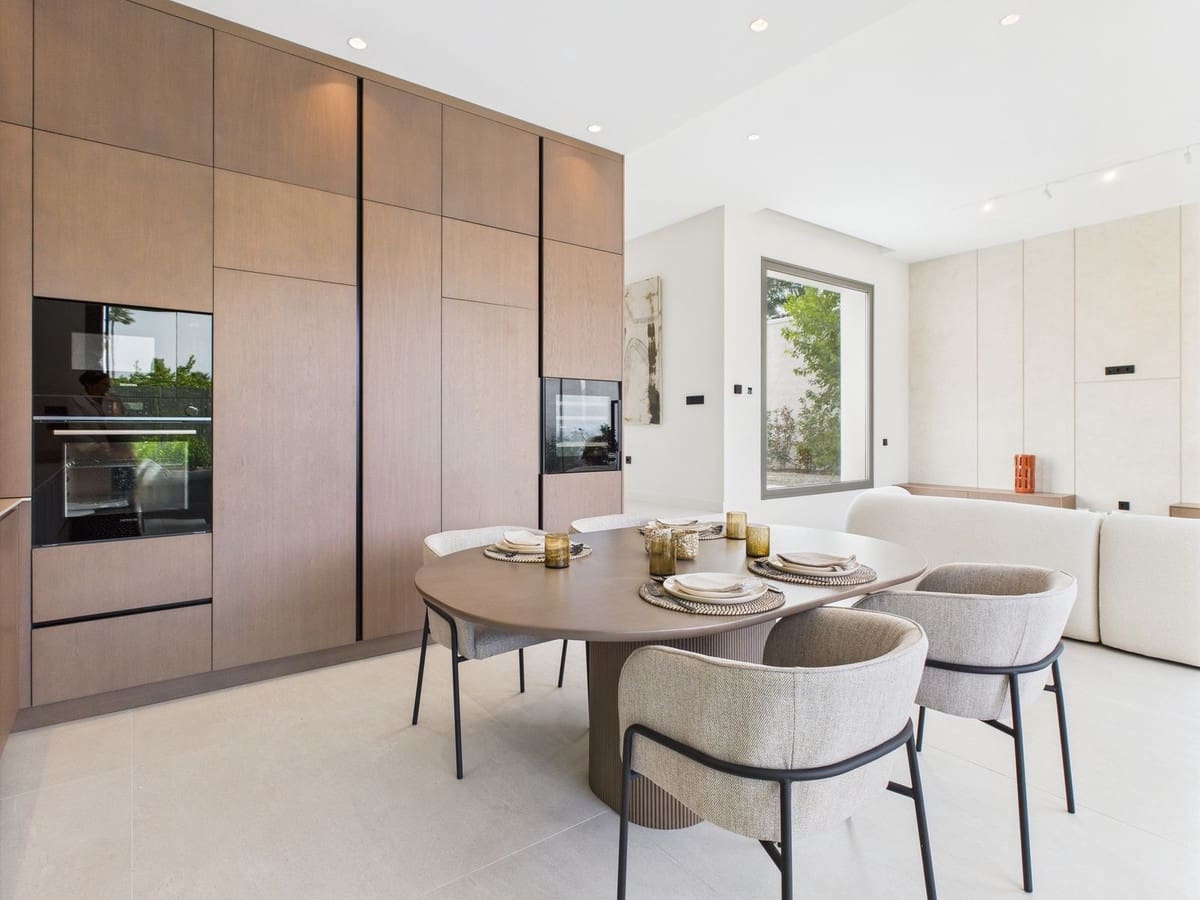 4 slaapkamer Villa te koop in Estepona met zwembad - € 1.795.000 (Ref: 9036439)