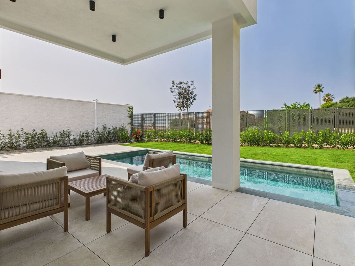 4 slaapkamer Villa te koop in Estepona met zwembad - € 1.795.000 (Ref: 9036439)