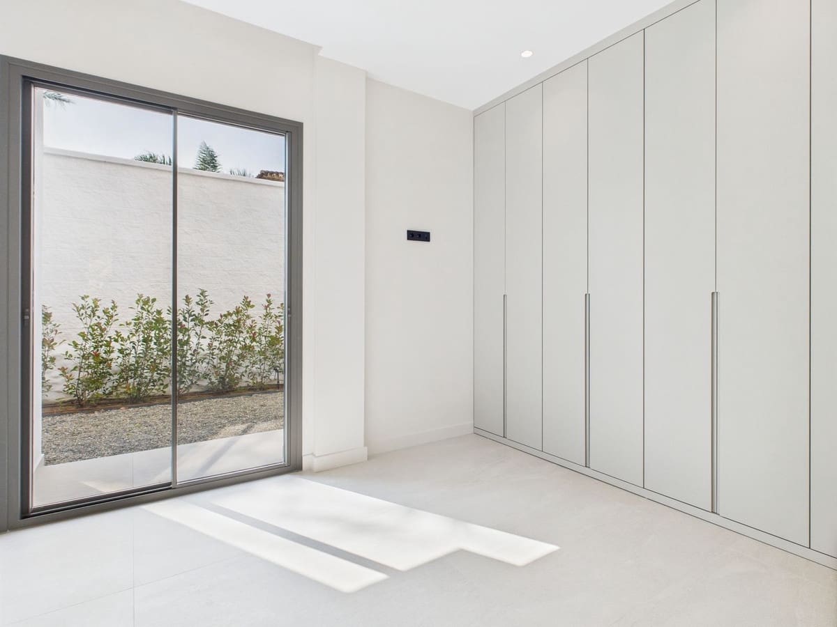 4 slaapkamer Villa te koop in Estepona met zwembad - € 1.795.000 (Ref: 9036439)