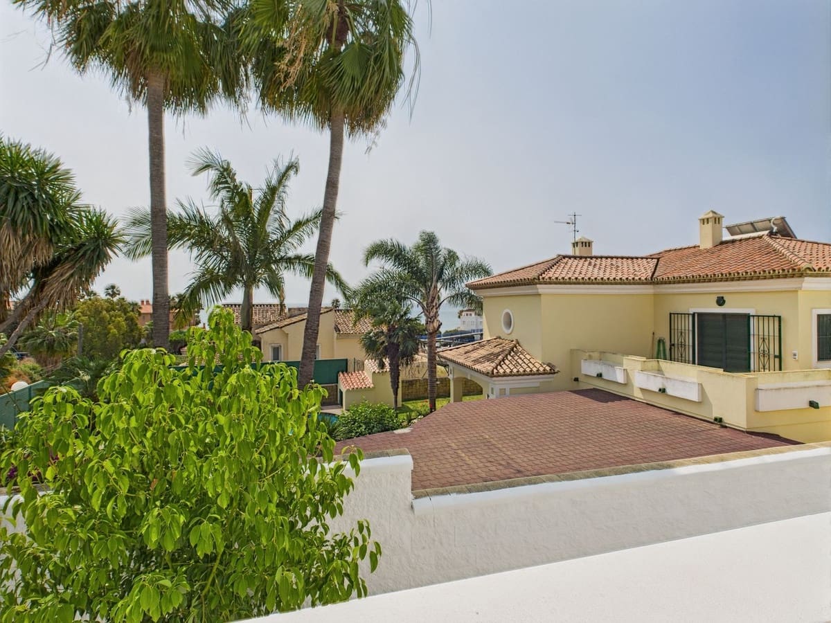 4 slaapkamer Villa te koop in Estepona met zwembad - € 1.795.000 (Ref: 9036439)