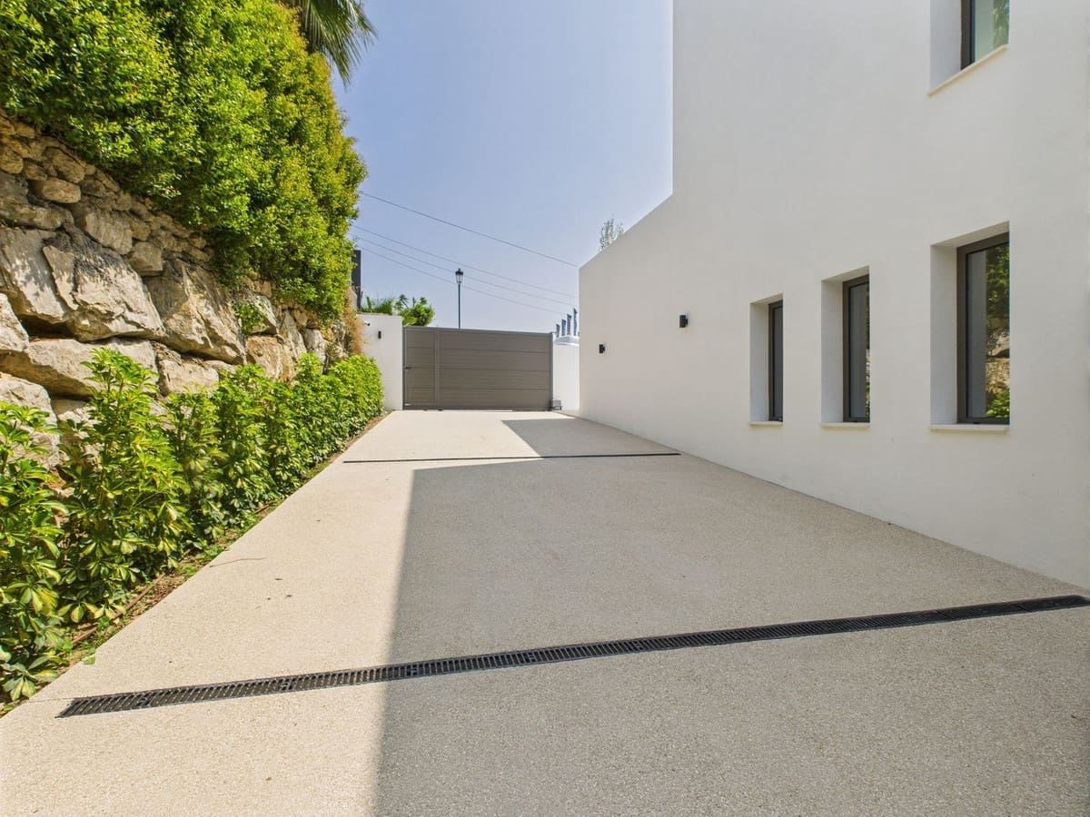 4 slaapkamer Villa te koop in Estepona met zwembad - € 1.795.000 (Ref: 9036439)