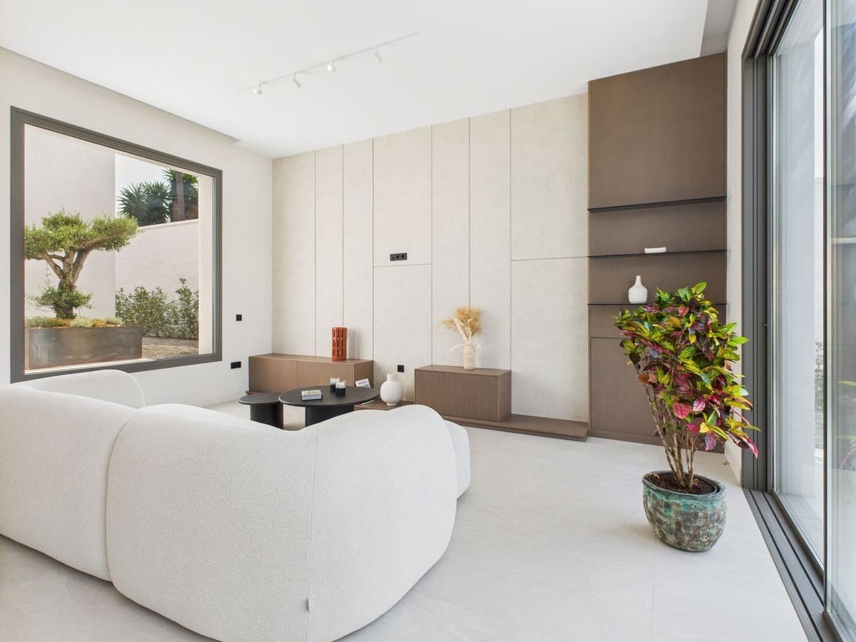 4 slaapkamer Villa te koop in Estepona met zwembad - € 1.795.000 (Ref: 9036439)