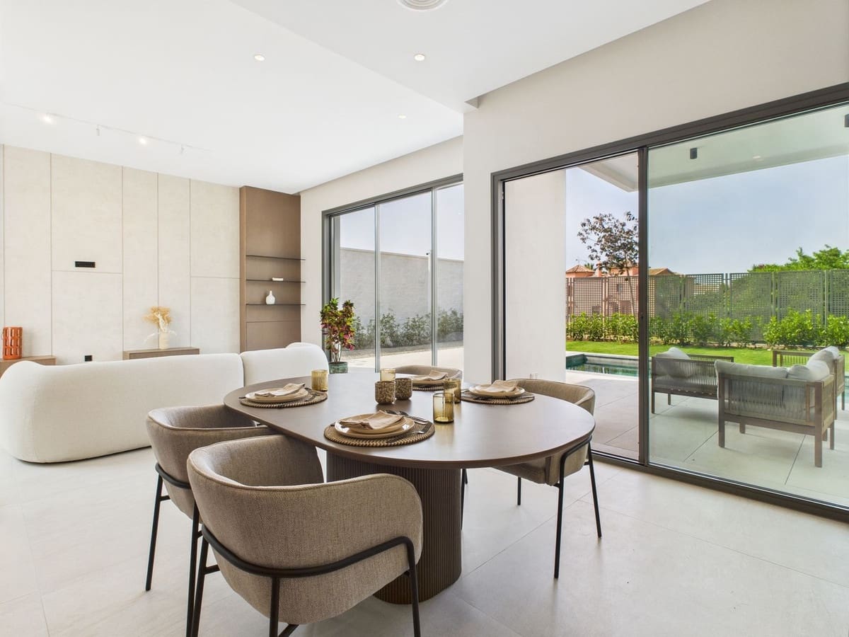 4 slaapkamer Villa te koop in Estepona met zwembad - € 1.795.000 (Ref: 9036439)