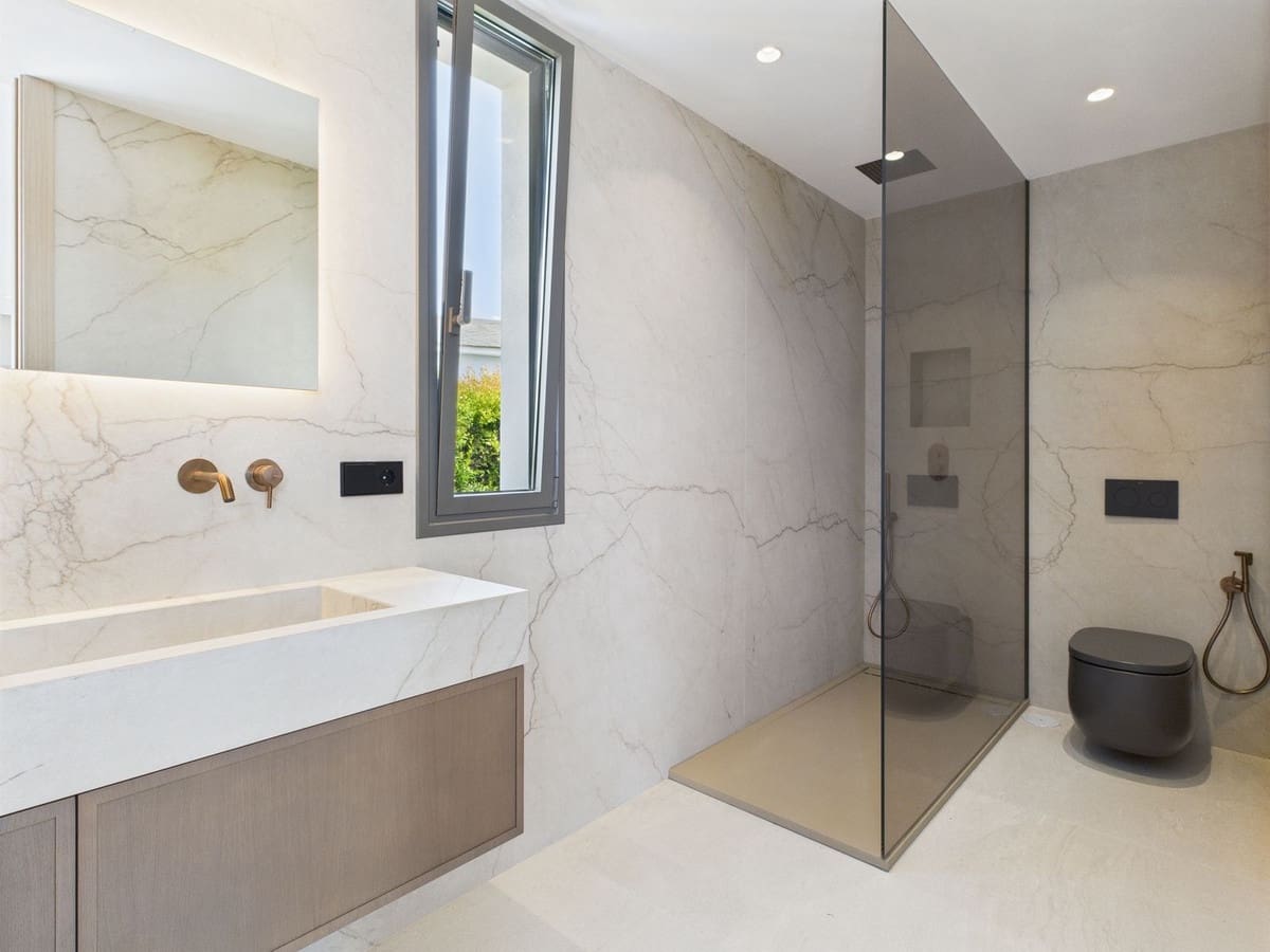 4 slaapkamer Villa te koop in Estepona met zwembad - € 1.795.000 (Ref: 9036439)