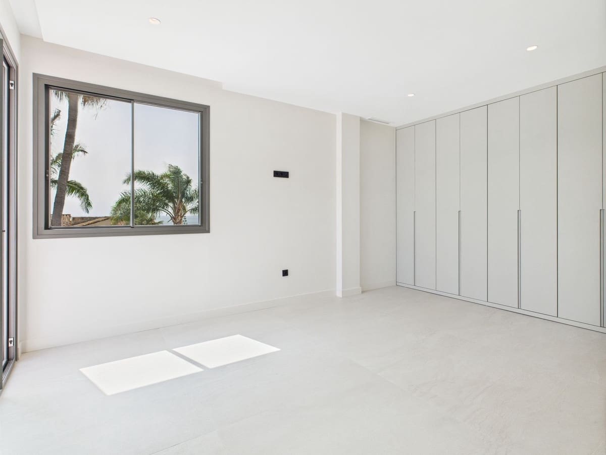 4 slaapkamer Villa te koop in Estepona met zwembad - € 1.795.000 (Ref: 9036439)