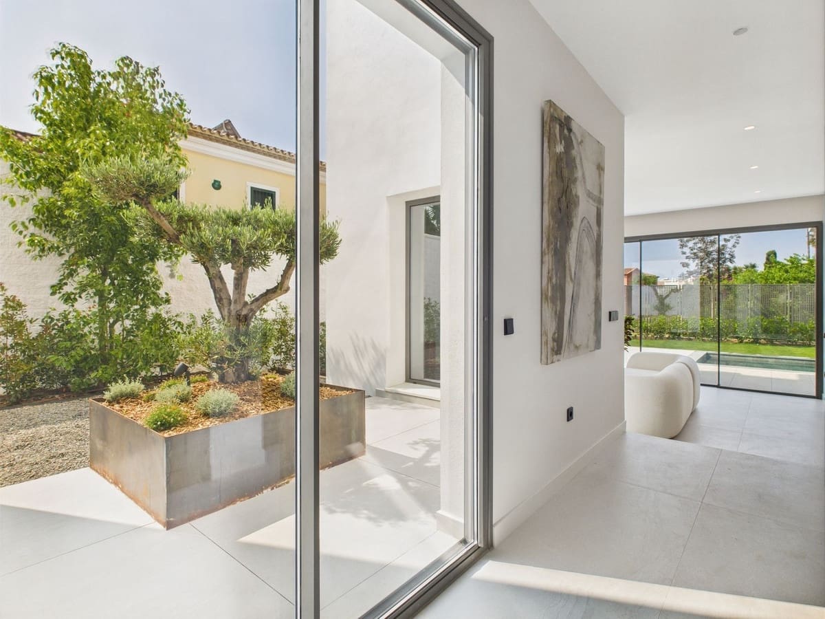 4 slaapkamer Villa te koop in Estepona met zwembad - € 1.795.000 (Ref: 9036439)