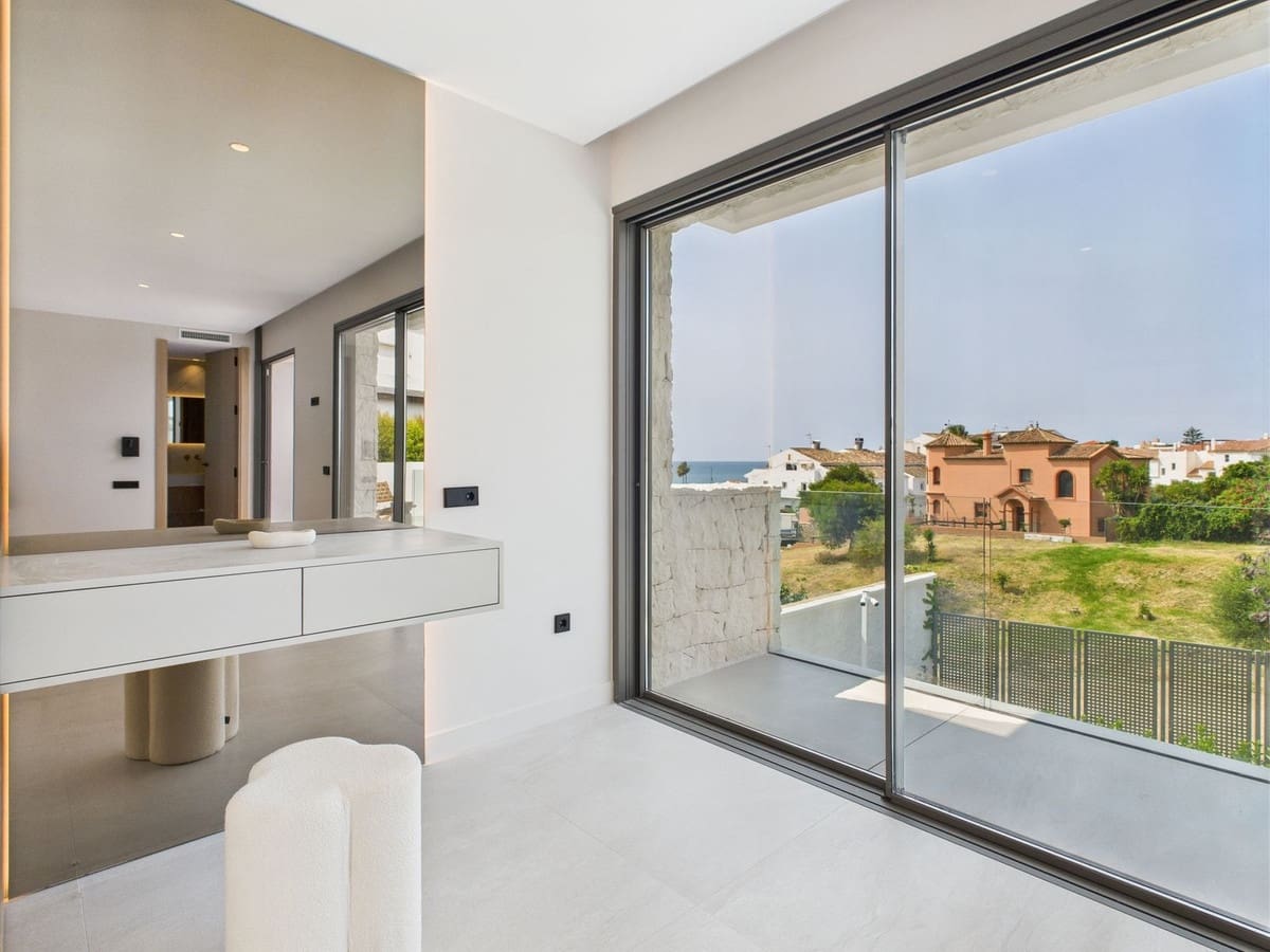 4 slaapkamer Villa te koop in Estepona met zwembad - € 1.795.000 (Ref: 9036439)