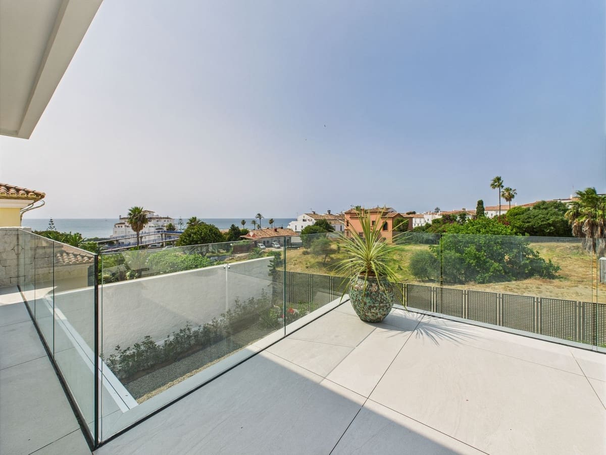 4 slaapkamer Villa te koop in Estepona met zwembad - € 1.795.000 (Ref: 9036439)