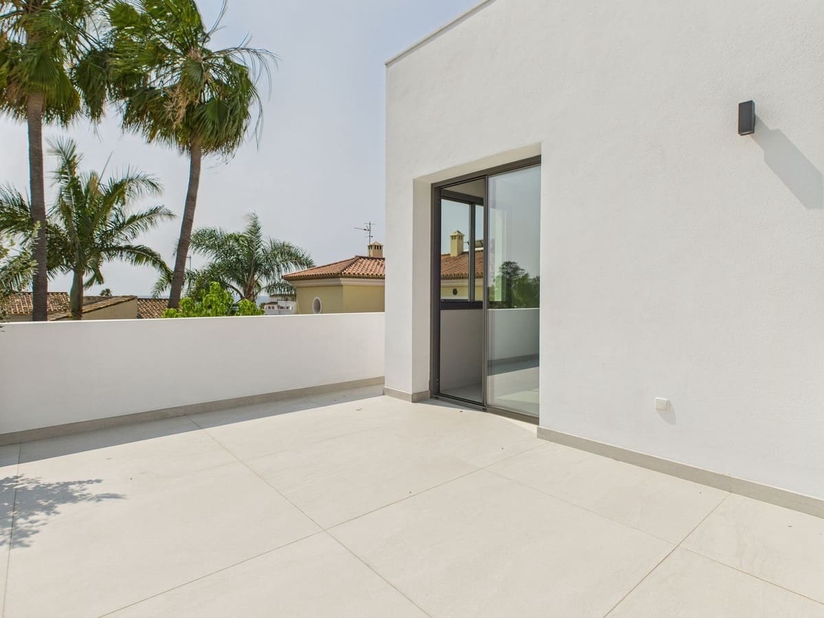 4 slaapkamer Villa te koop in Estepona met zwembad - € 1.795.000 (Ref: 9036439)