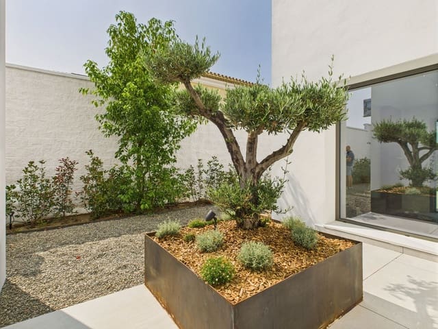 4 soverom Villa til salgs i Centro, Estepona med svømmebasseng - € 1 795 000 (Ref: 9036439)