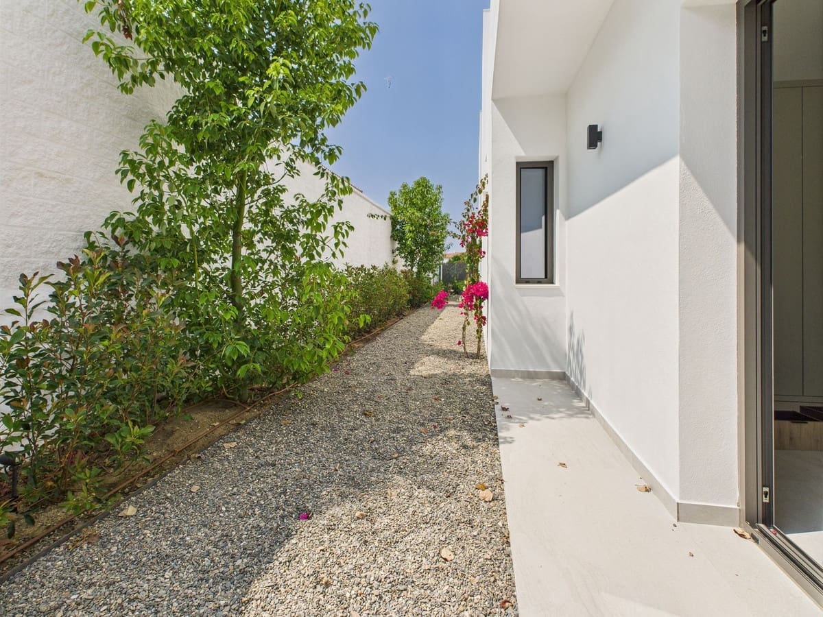 4 slaapkamer Villa te koop in Estepona met zwembad - € 1.795.000 (Ref: 9036439)