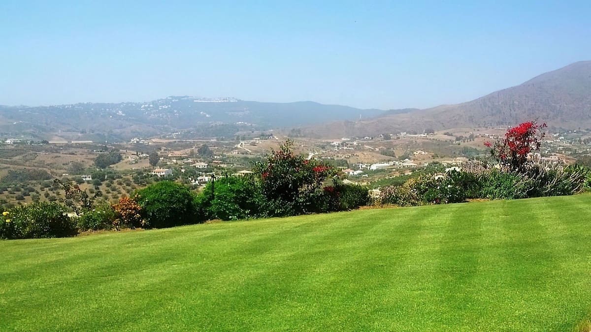 4 bedroom Villa for sale in Mijas with pool - € 1,650,000 (Ref: 9042127)