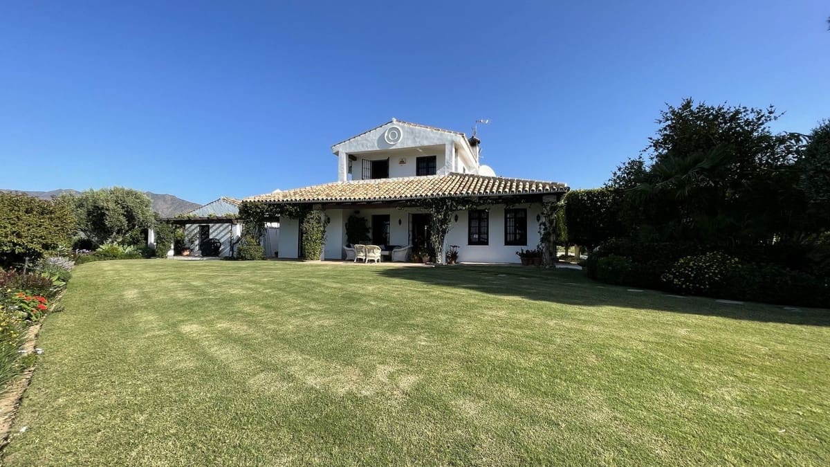 4 soveværelse Finca/Landehus til salg i La Cala de Mijas - € 1.650.000 (Ref: 9042127)