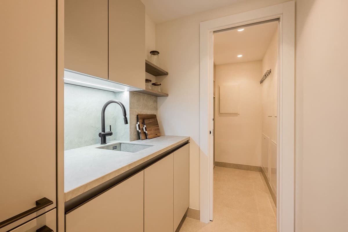 4 soveværelse Lejlighed til salg i Estepona med swimmingpool - € 3.995.000 (Ref: 9095158)