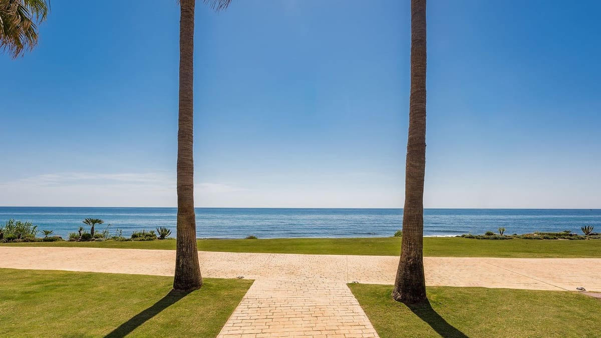 4 soveværelse Lejlighed til salg i Estepona med swimmingpool - € 3.995.000 (Ref: 9095158)