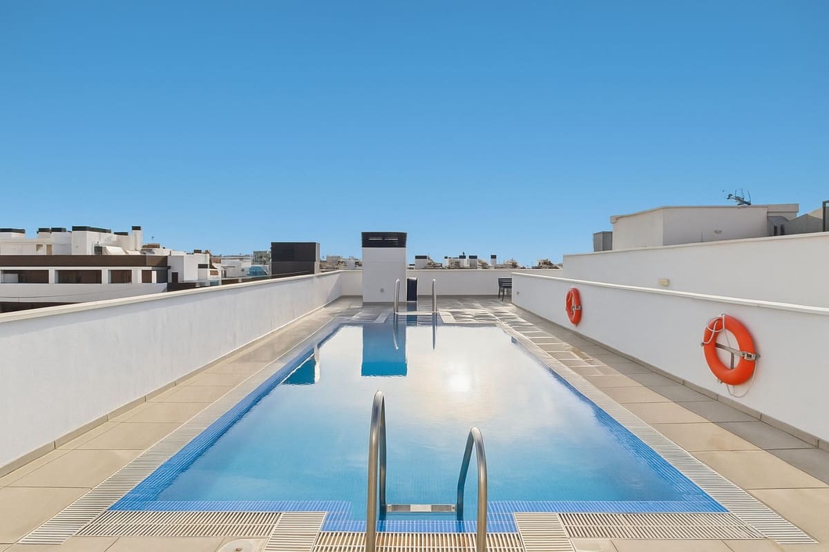 2 soveværelse Lejlighed til salg i Estepona med swimmingpool - € 389.000 (Ref: 9185267)