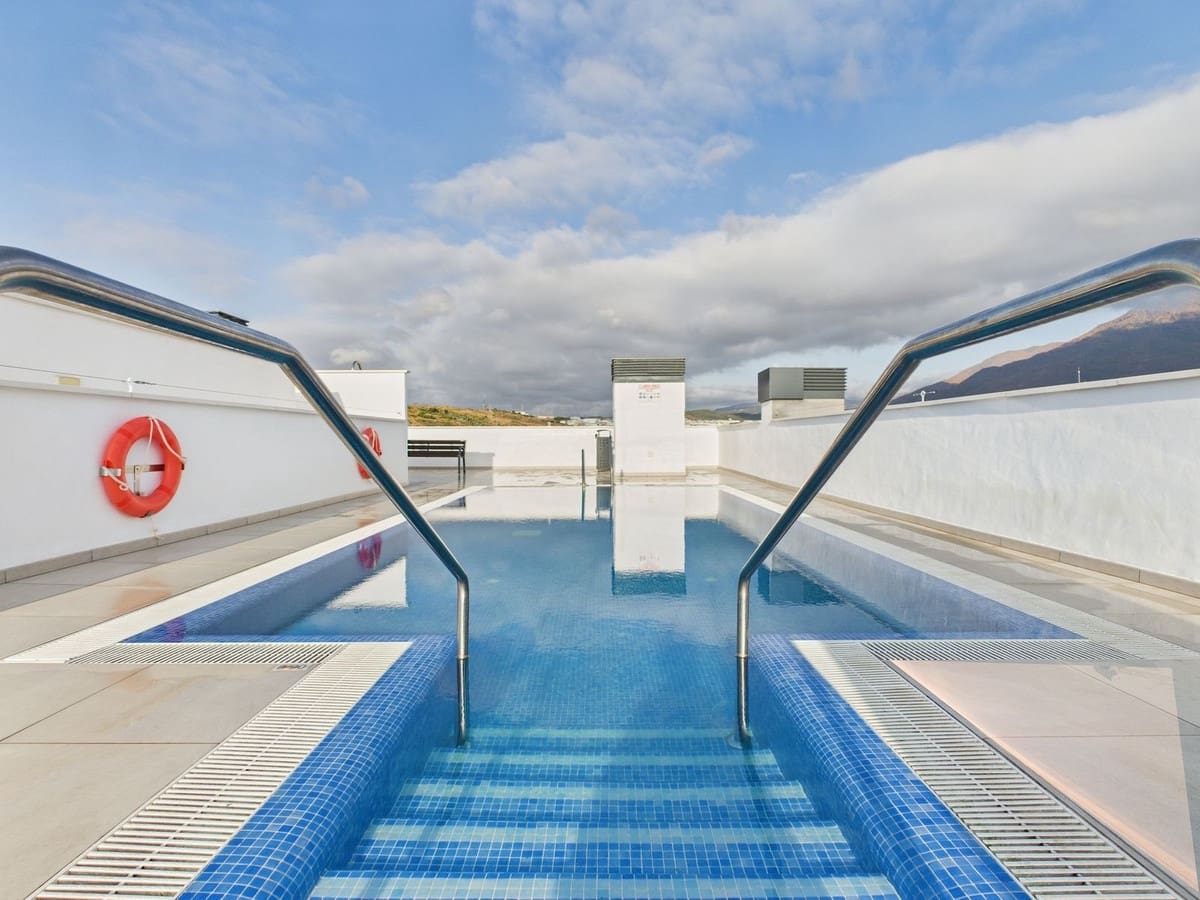 2 soveværelse Lejlighed til salg i Estepona med swimmingpool - € 389.000 (Ref: 9185267)