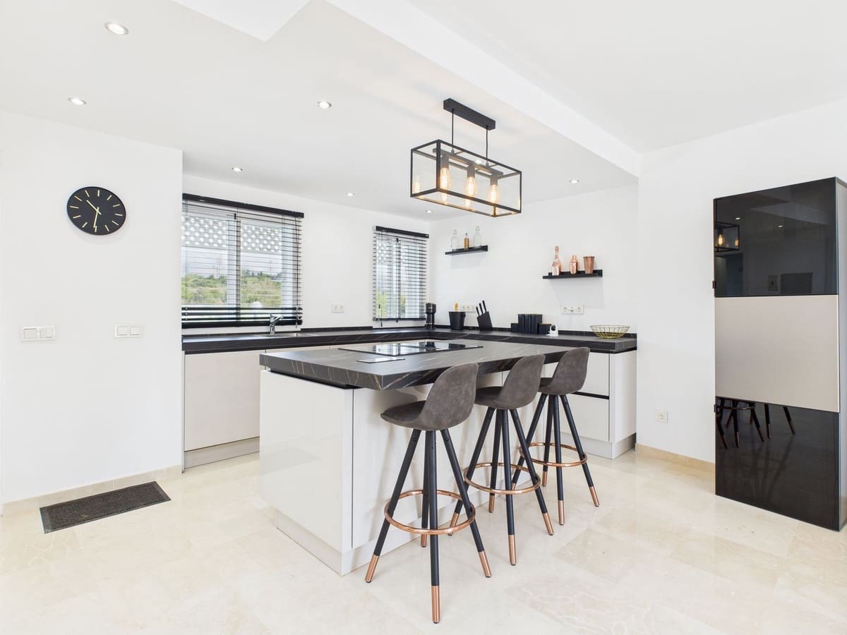 2 sovrum Lägenhet till salu i Estepona med pool - 565 000 € (Ref: 9186809)