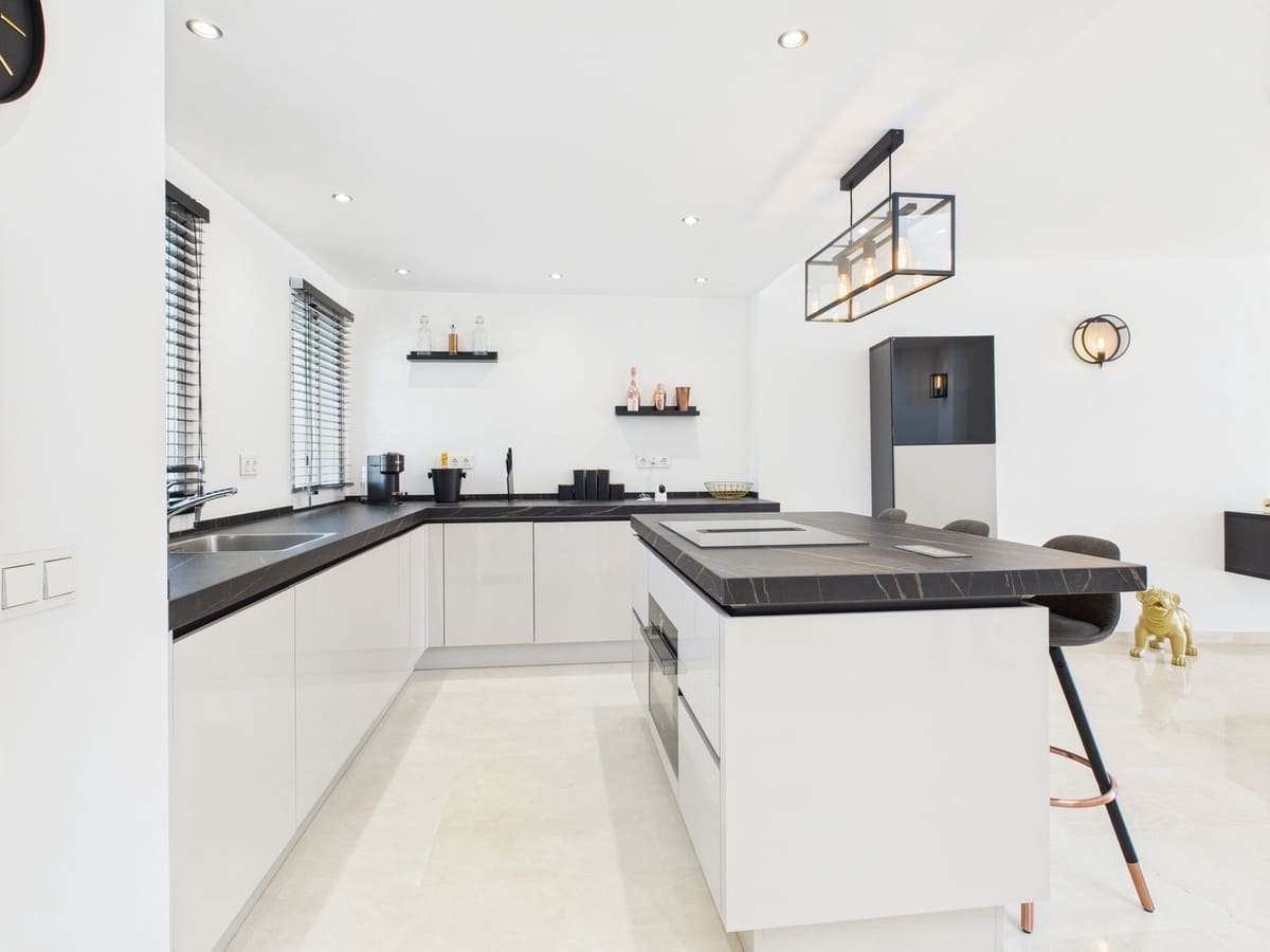 2 sovrum Lägenhet till salu i Estepona med pool - 565 000 € (Ref: 9186809)