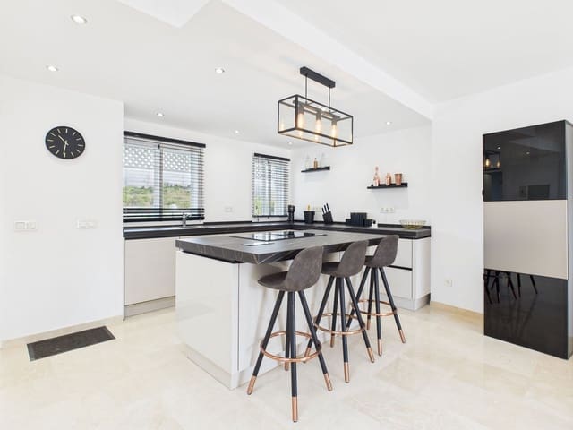 2 sovrum Lägenhet till salu i Centro, Estepona med pool - 565 000 € (Ref: 9186809)