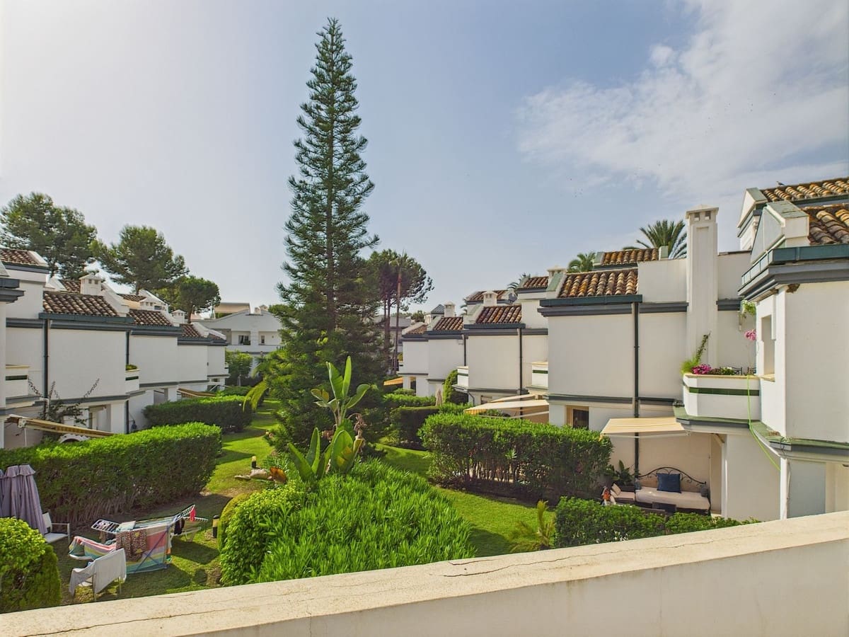 2 sovrum Lägenhet till salu i Estepona med pool - 565 000 € (Ref: 9186809)