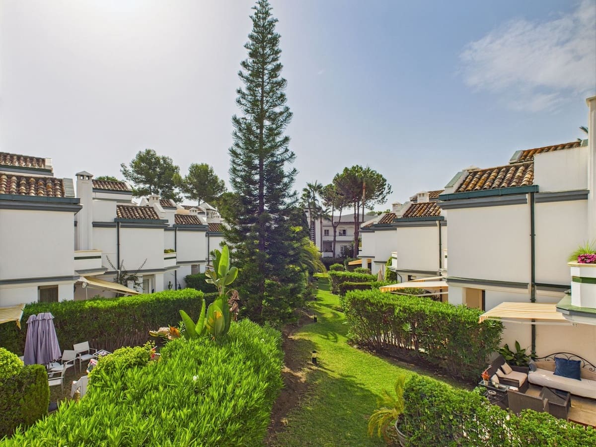 2 sovrum Lägenhet till salu i Estepona med pool - 565 000 € (Ref: 9186809)