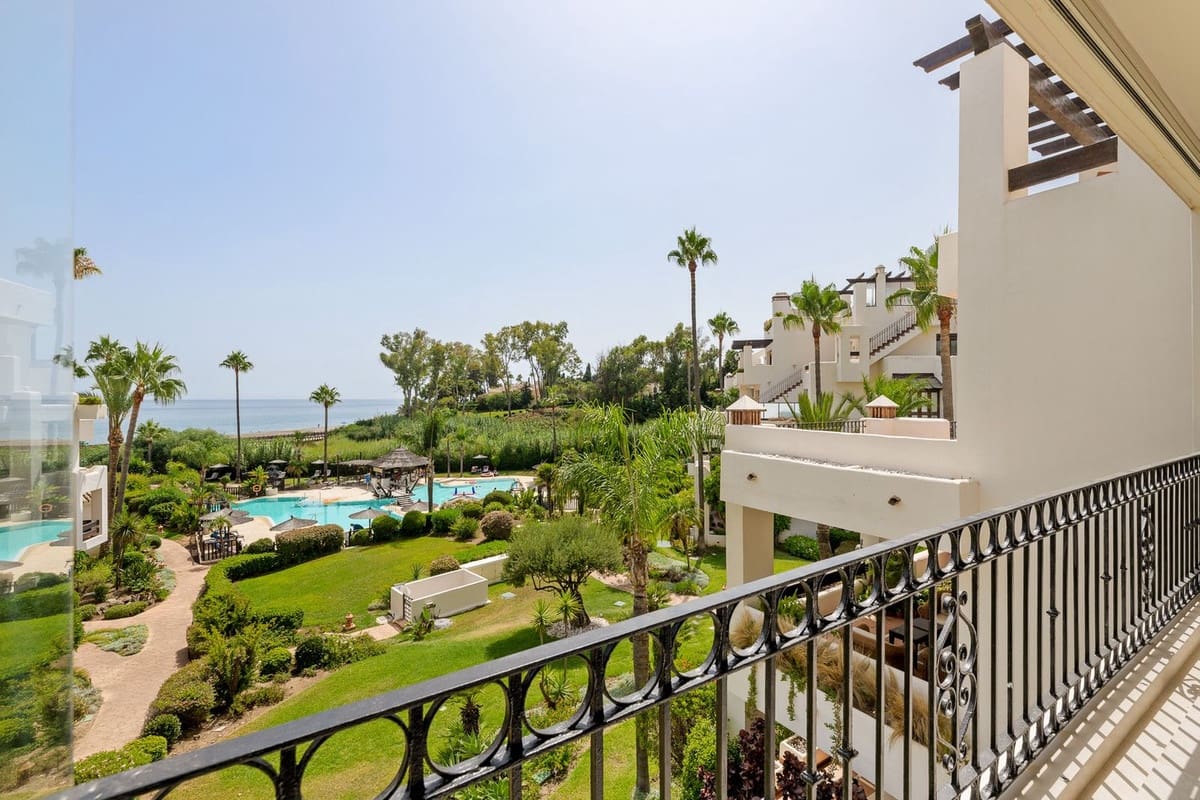 3 soveværelse Lejlighed til salg i Estepona med swimmingpool - € 1.995.000 (Ref: 9192258)