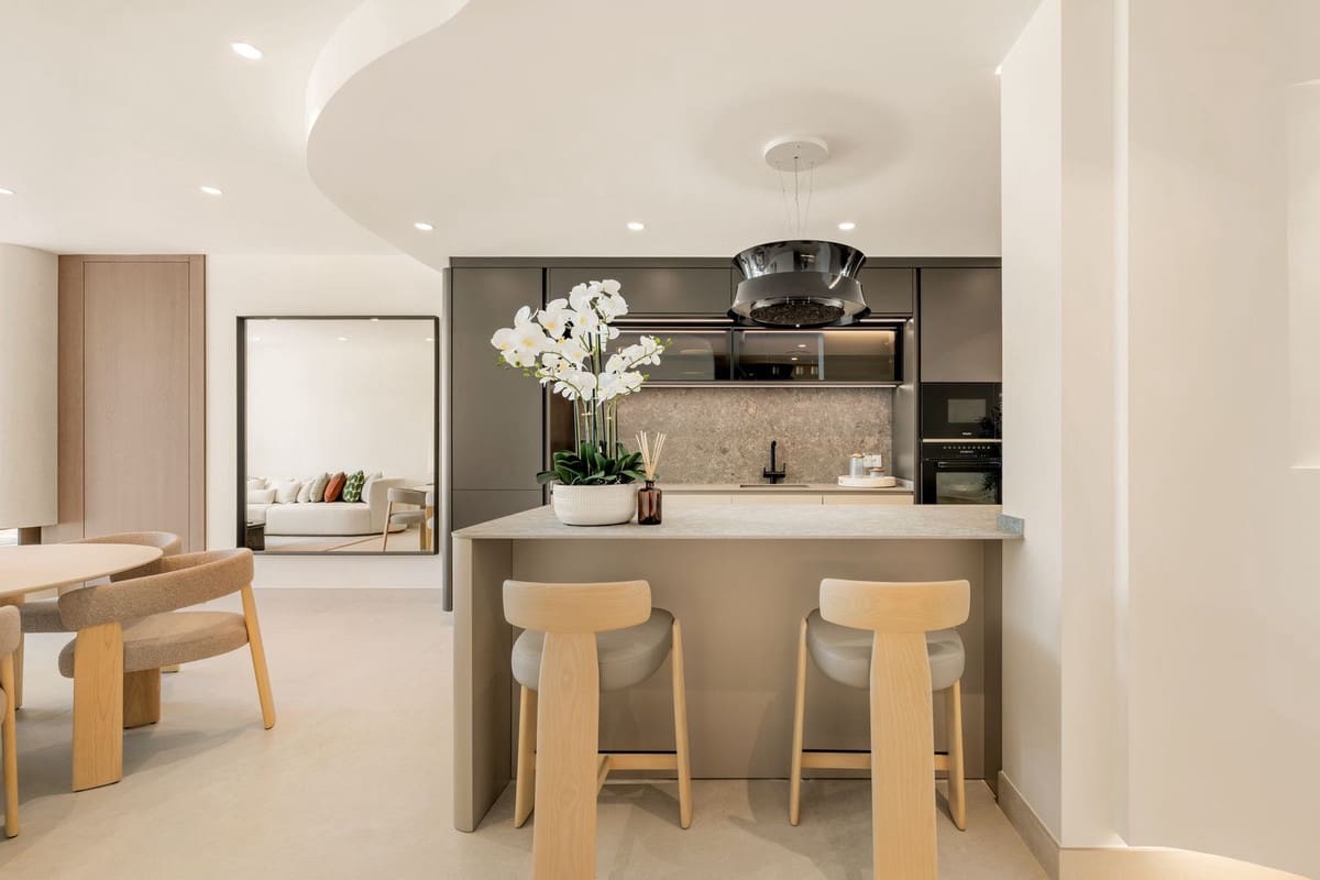 3 slaapkamer Appartement te koop in Estepona - € 2.695.000 (Ref: 9192260)
