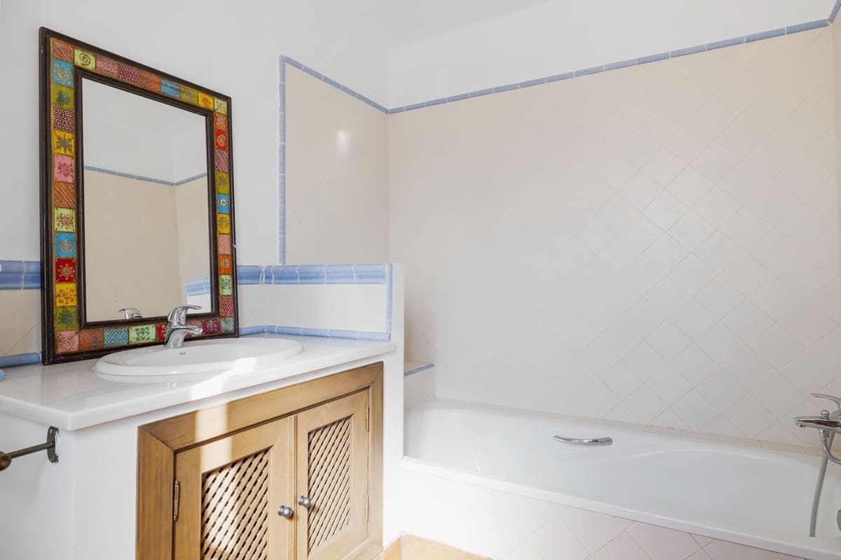 4 sypialnia Dom na sprzedaż w San Pedro de Alcantara z basenem - 949 000 € (Ref: 9215007)