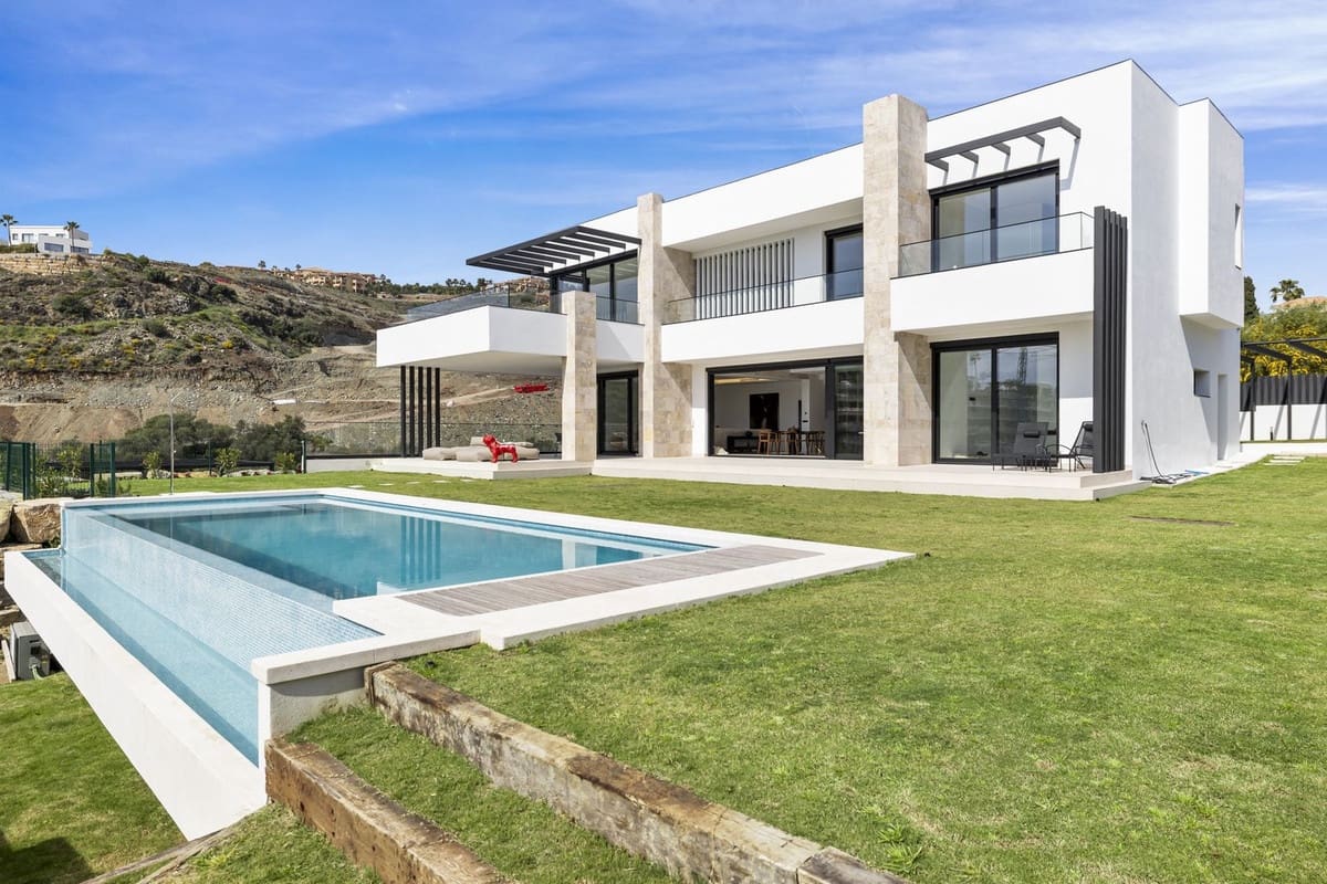 4 bedroom Villa for sale in Benahavis with pool - € 3,485,000 (Ref: 9217278)