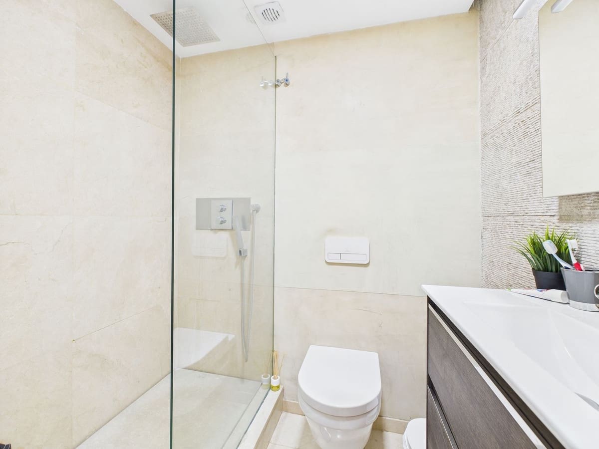 Casa de 3 habitaciones en Estepona en venta - 475.000 € (Ref: 9242848)