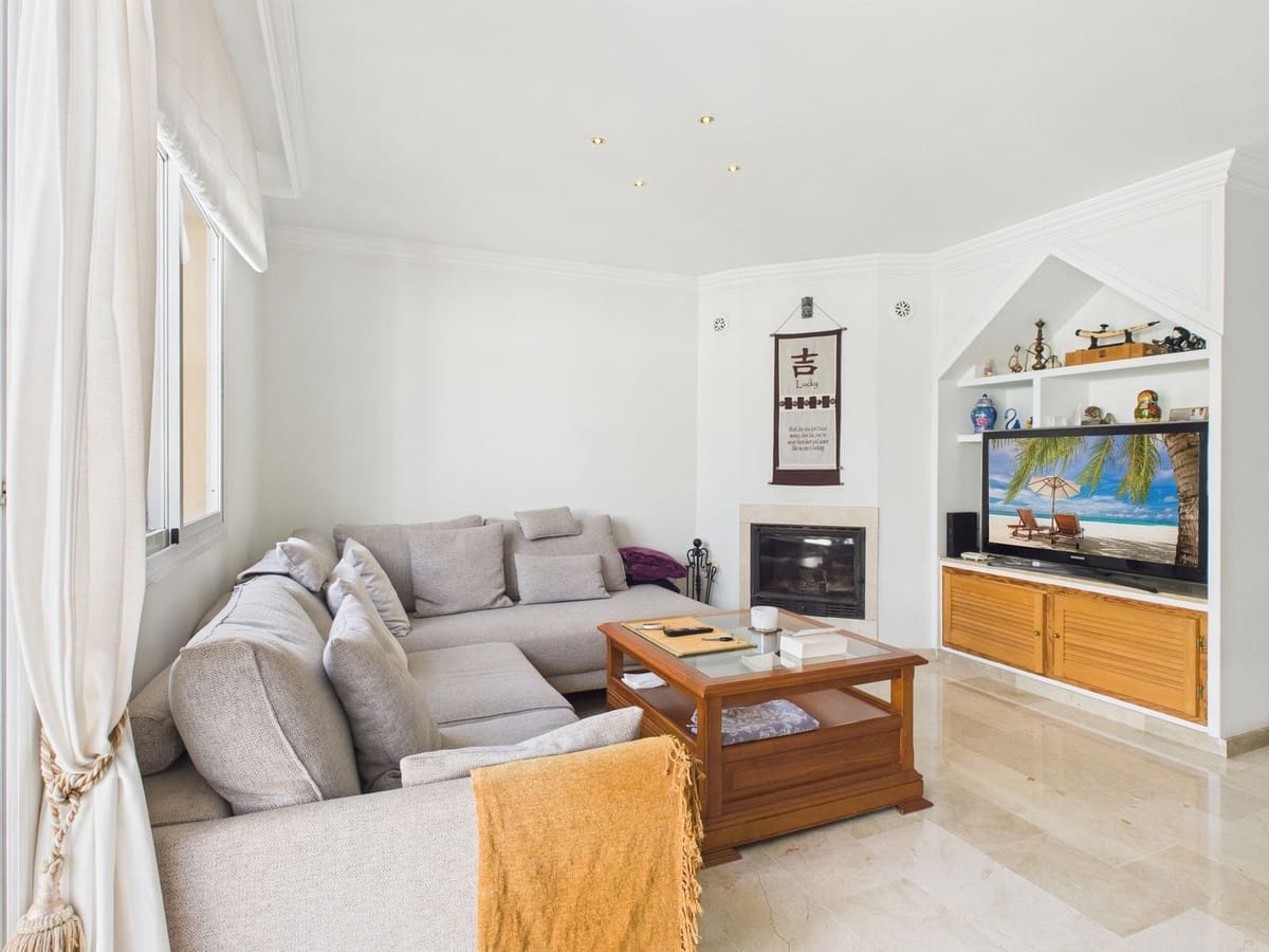 Casa de 3 habitaciones en Estepona en venta - 475.000 € (Ref: 9242848)