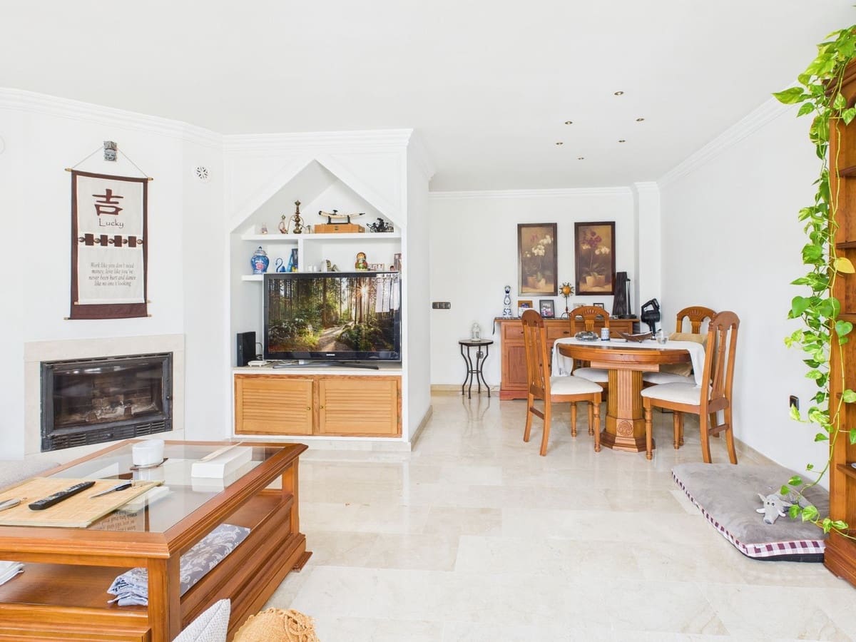 Casa de 3 habitaciones en Estepona en venta - 475.000 € (Ref: 9242848)