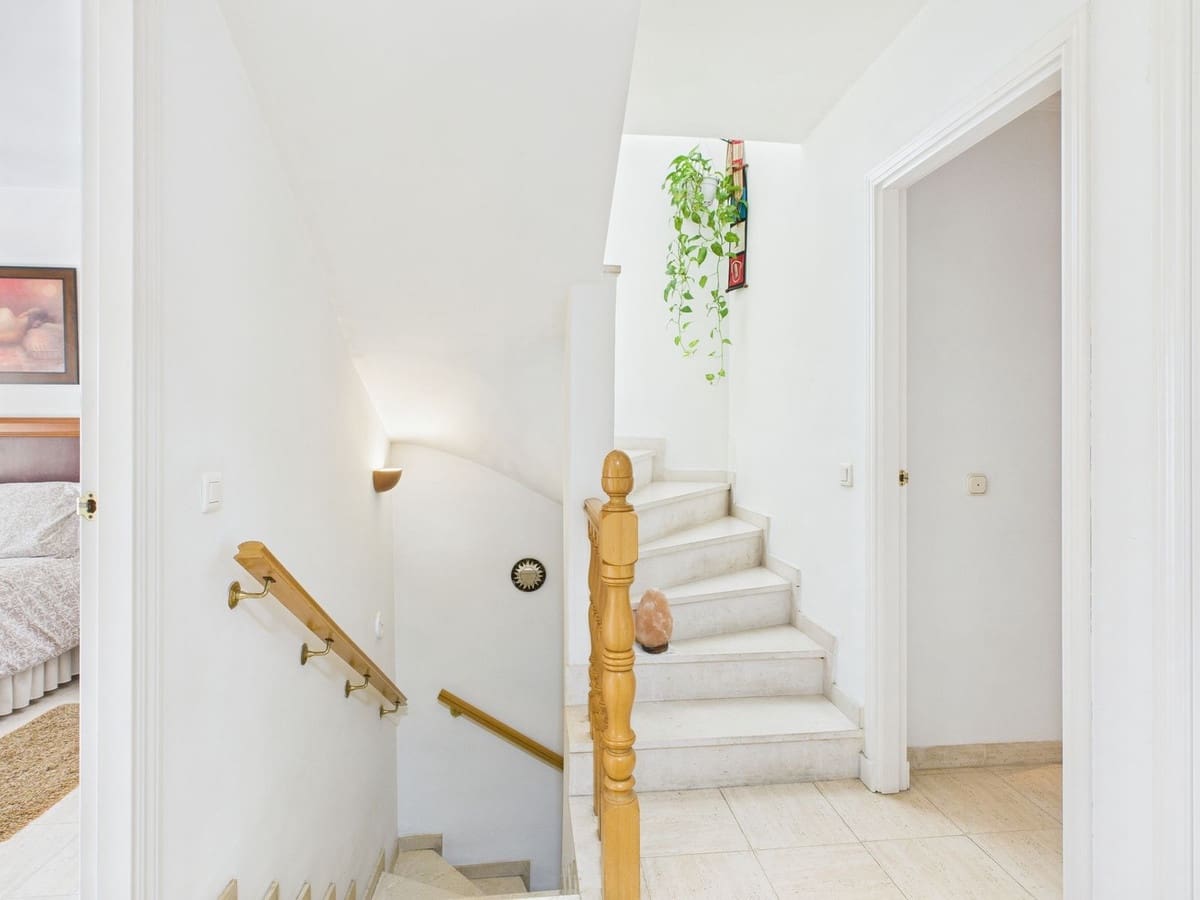 Casa de 3 habitaciones en Estepona en venta - 475.000 € (Ref: 9242848)