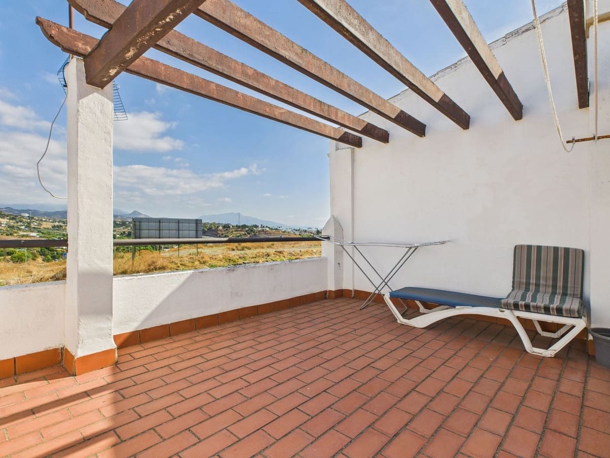 Casa de 3 habitaciones en Estepona en venta - 475.000 € (Ref: 9242848)