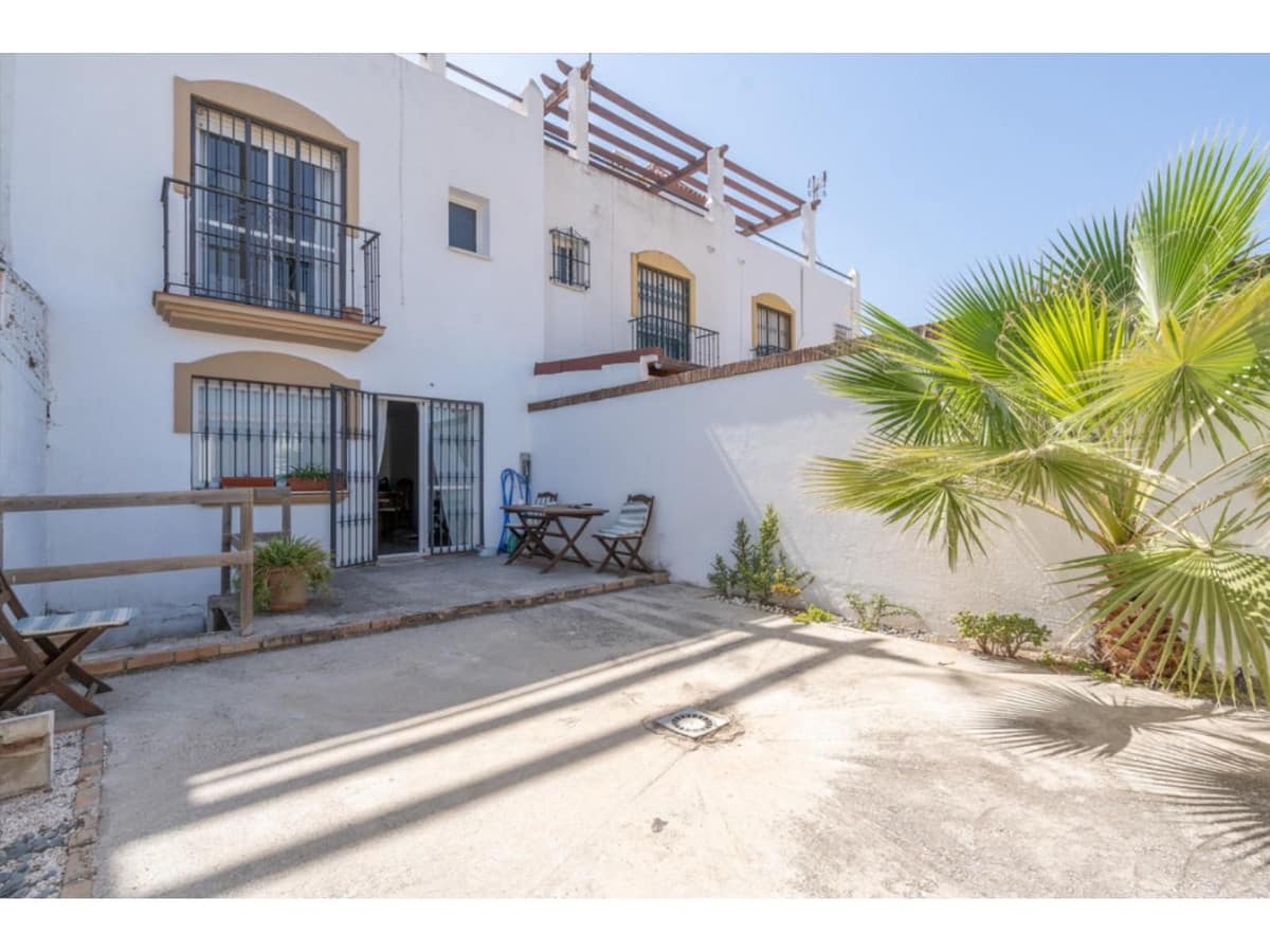 Casa de 3 habitaciones en Estepona en venta - 475.000 € (Ref: 9242848)