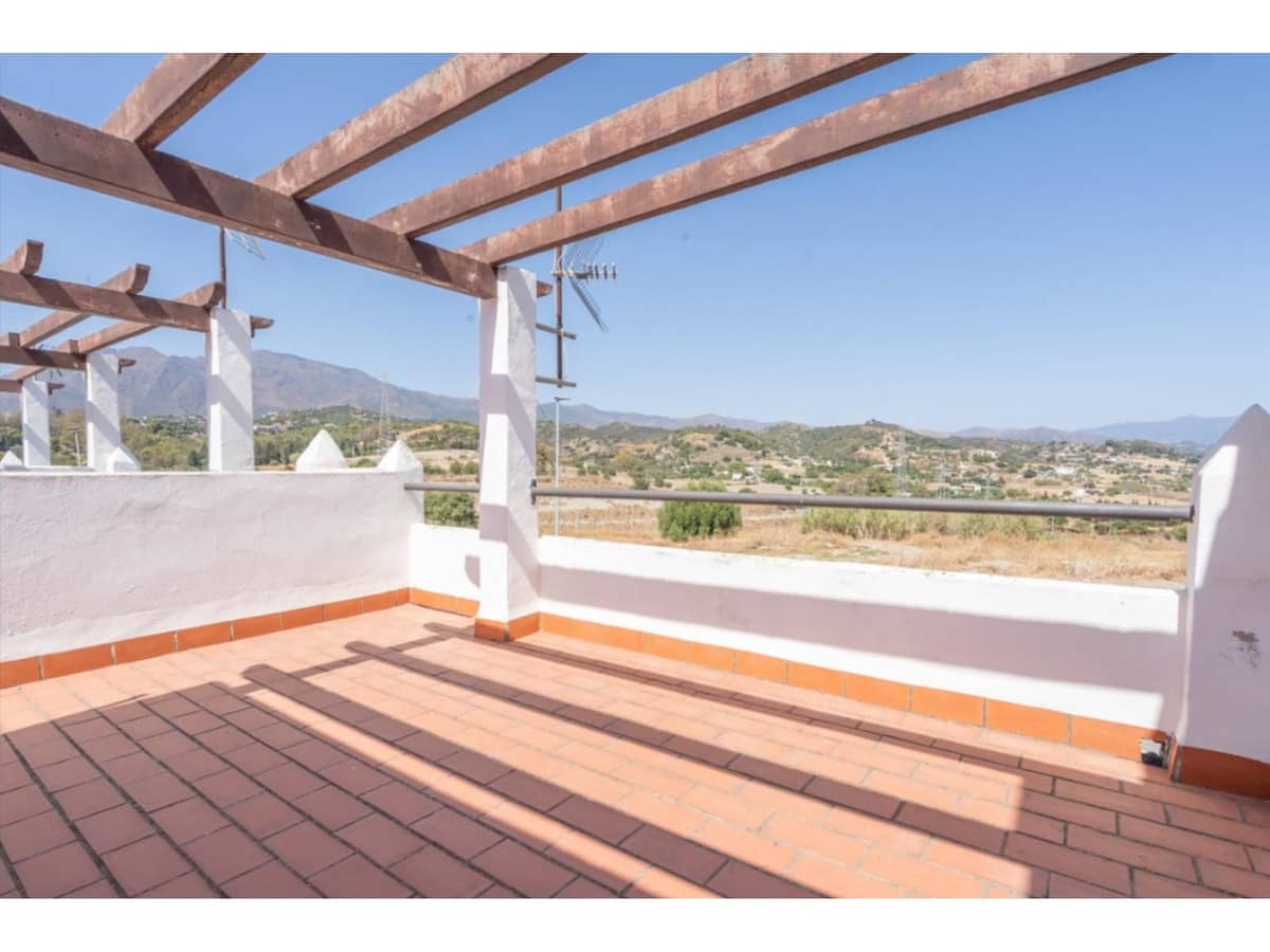 Casa de 3 habitaciones en Estepona en venta - 475.000 € (Ref: 9242848)