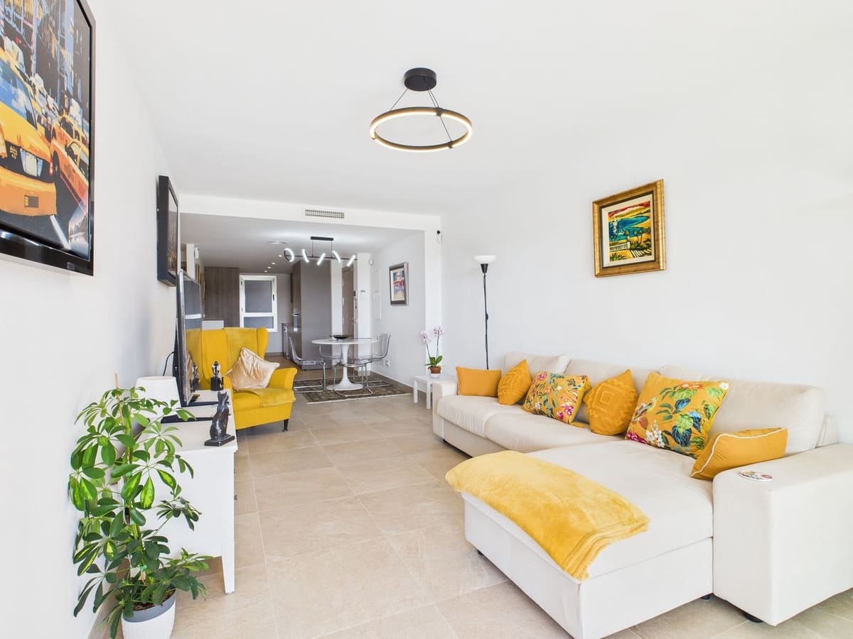 2 bedroom Apartment for sale in Estepona with pool - € 365,000 (Ref: 9321688)