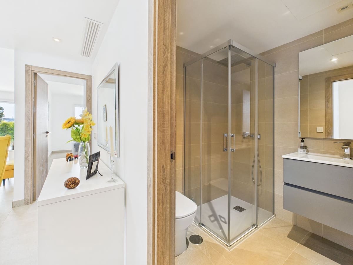 2 bedroom Apartment for sale in Estepona with pool - € 365,000 (Ref: 9321688)